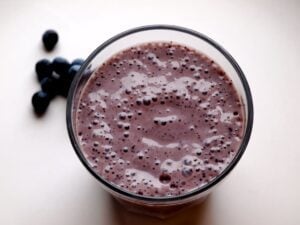 1300 calorie diet for women - cinnamon blueberry smoothie