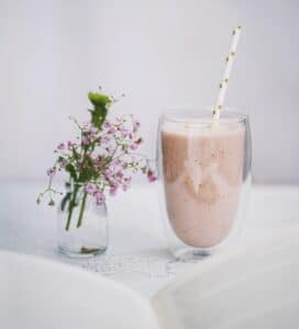 Raw vegan breakfast smoothie